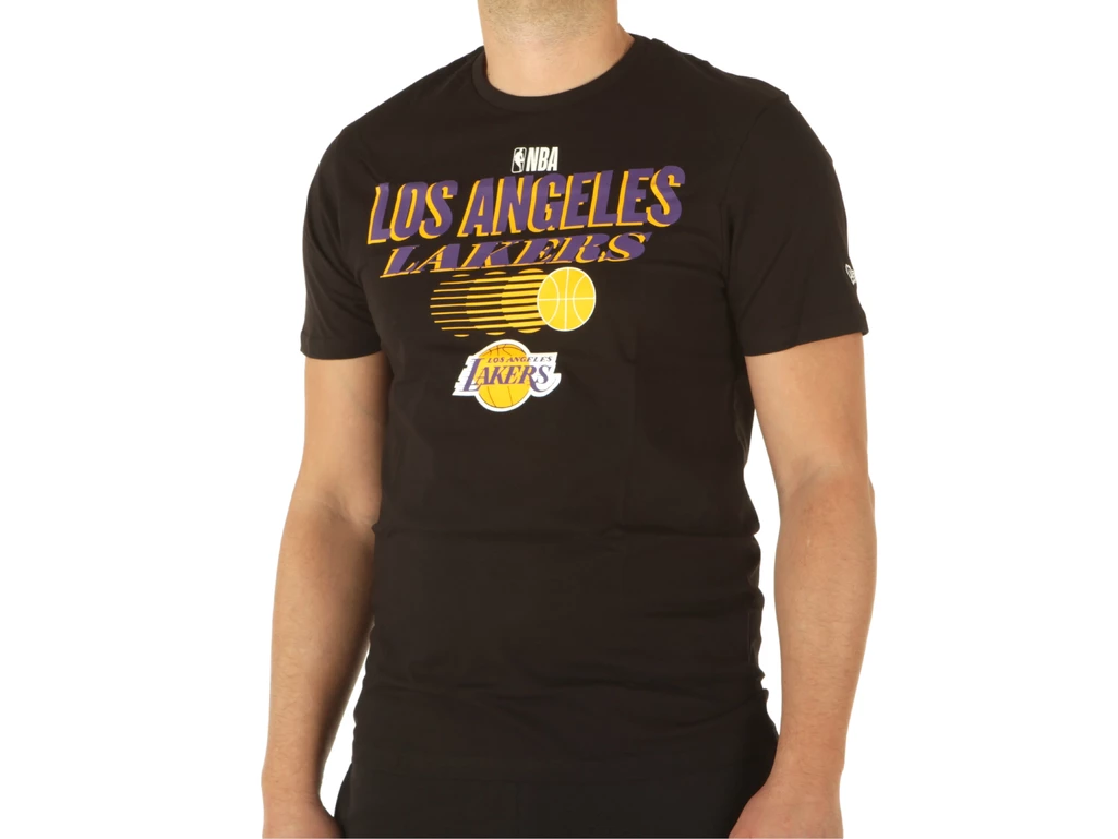  Nba Team Graphic Tee Los Angeles Lakers - T-Shirt uomo New Era. Disponibile in diverse taglie: xl e colori giallo, viola, nero.