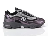  1000 - Sneakers uomo New Balance. Disponibile in diverse taglie: 46, 40, 41, 42, 43, 44, 45, 47 e colori viola, argento, nero. 