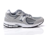  2002 - Sneakers uomo New Balance. Disponibile in diverse taglie: 40 e colori grigio. YOUSPORTY.