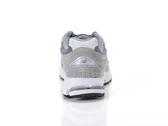  2002 - Sneakers uomo New Balance. Disponibile in diverse taglie: 40 e colori grigio. YOUSPORTY.