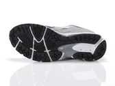  2002 - Sneakers uomo New Balance. Disponibile in diverse taglie: 40 e colori grigio. YOUSPORTY.