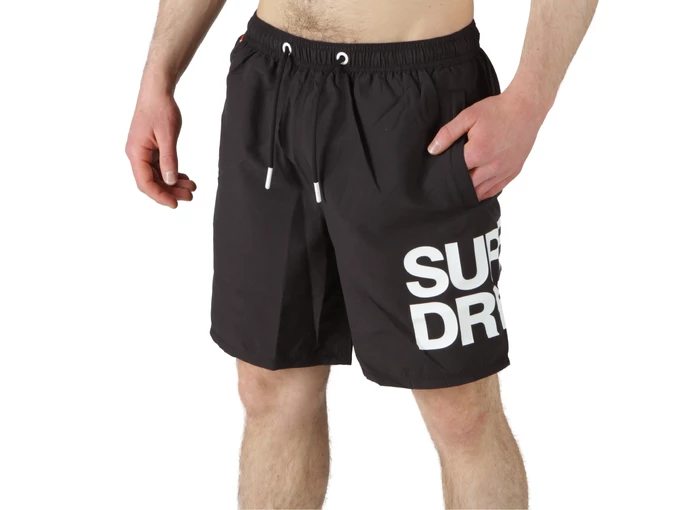  Sportswear logo 117 Swim - Costumi uomo Superdry. Disponibile in diverse taglie: m, s, xl e colori nero. YOUSPORTY.