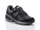  2002 - Sneakers uomo New Balance. Disponibile in diverse taglie: 41, 42 e colori nero. YOUSPORTY.
