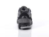  2002 - Sneakers uomo New Balance. Disponibile in diverse taglie: 41, 42 e colori nero. YOUSPORTY.