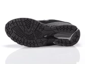  2002 - Sneakers uomo New Balance. Disponibile in diverse taglie: 41, 42 e colori nero. YOUSPORTY.