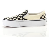  Classic Slip On Platform - Sneakers donna Vans. Disponibile in diverse taglie: 41 e colori beige, bianco, nero. YOUSPORTY.