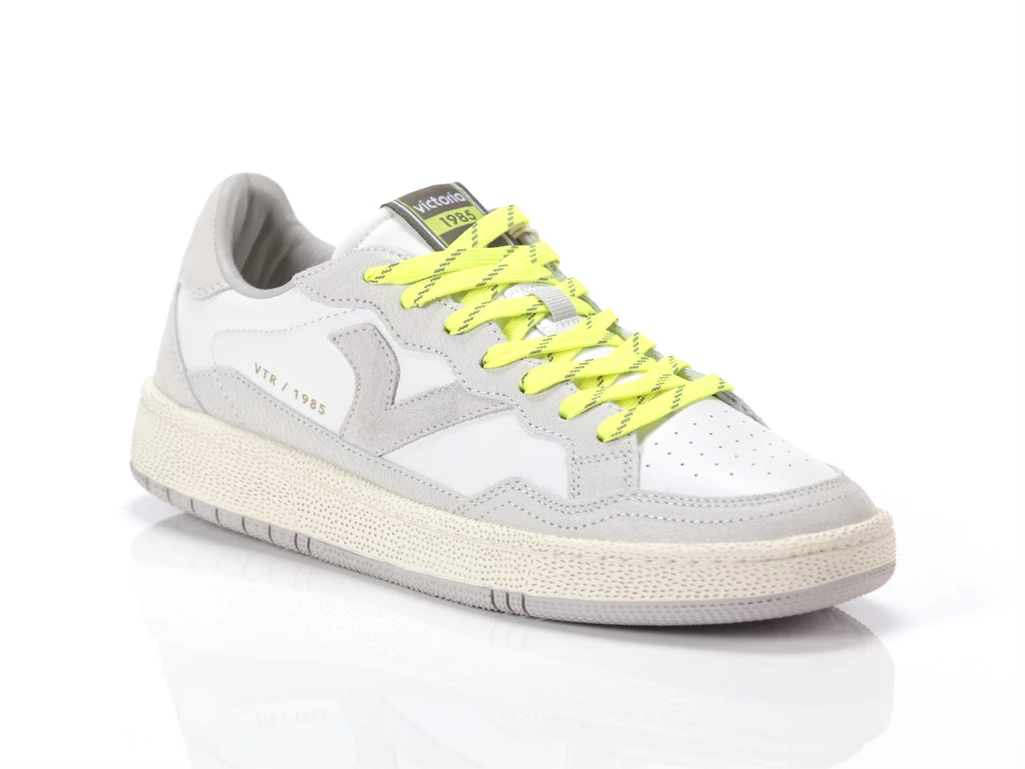  Victoria Lima - Sneakers uomo Victoria. Disponibile in diverse taglie: 40, 41, 43 e colori grigio, giallo fluo, bianco. YOUSPOR