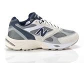 9060 - Sneakers uomo New Balance. Disponibile in diverse taglie: 46, 40, 41, 42, 43, 44, 45, 47 e colori bianco panna, blu, gri